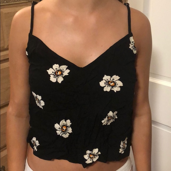 Kendall and Kylie open back flower crop top Pacsun - Picture 4 of 4